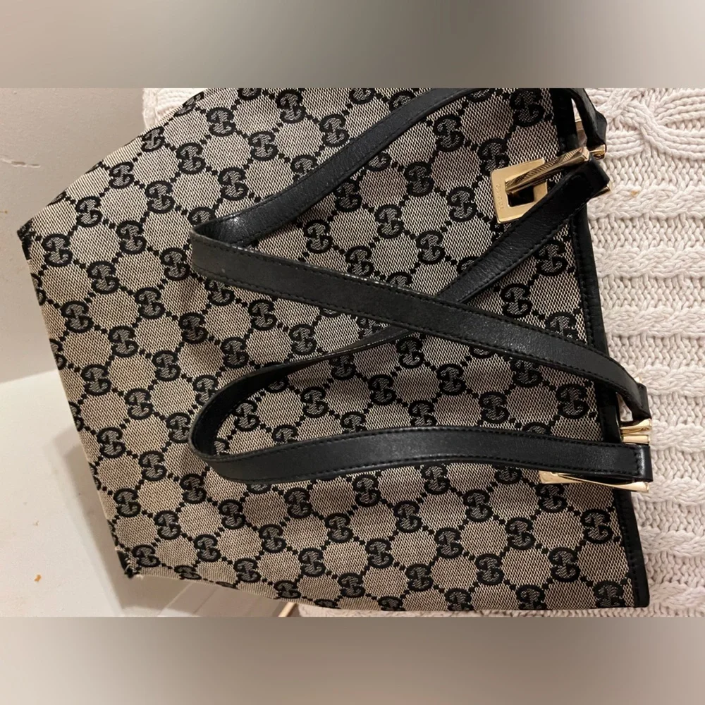 Gucci Monogram Vintage Bucket Bag - Picture 6 of 15